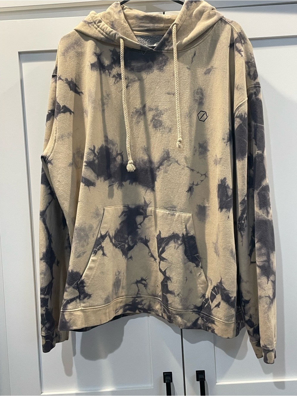 Standard/Cloth Tie-Dye Hooded Pullover Sweatshirt - Beige & Black